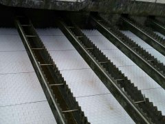 蜂窩斜管填料的孔徑和材料選擇。